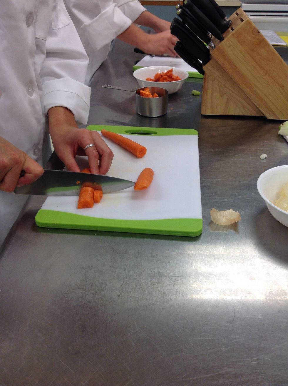 You need 1 1/2 c. medium diced carrots.