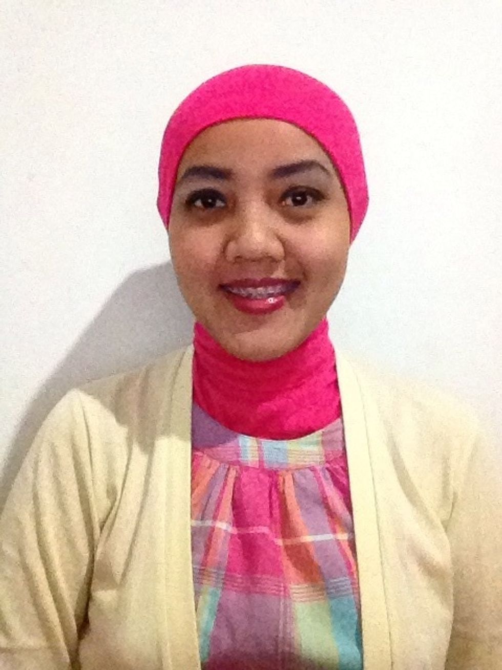 You need : 1. Inner scarf 2. Chiffon shawl 3. Pins