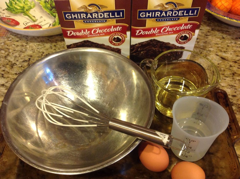 You need a pan, two/thirds cups of vegetable oil, a metal bowl, 2/4 cups of water, two eggs and a whisk and the brownie mix