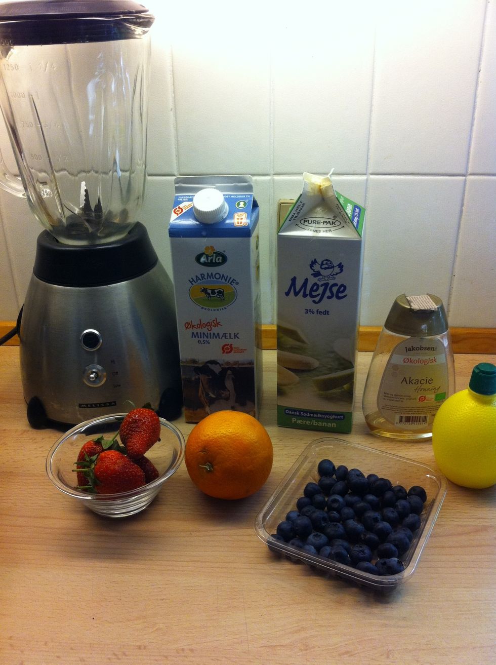 You need: blender, milk, yoogurt, Honey, lemonjuice, strawberry, fresh orange juice, blueberry.  YOU CAN PUT 2 ICE IN