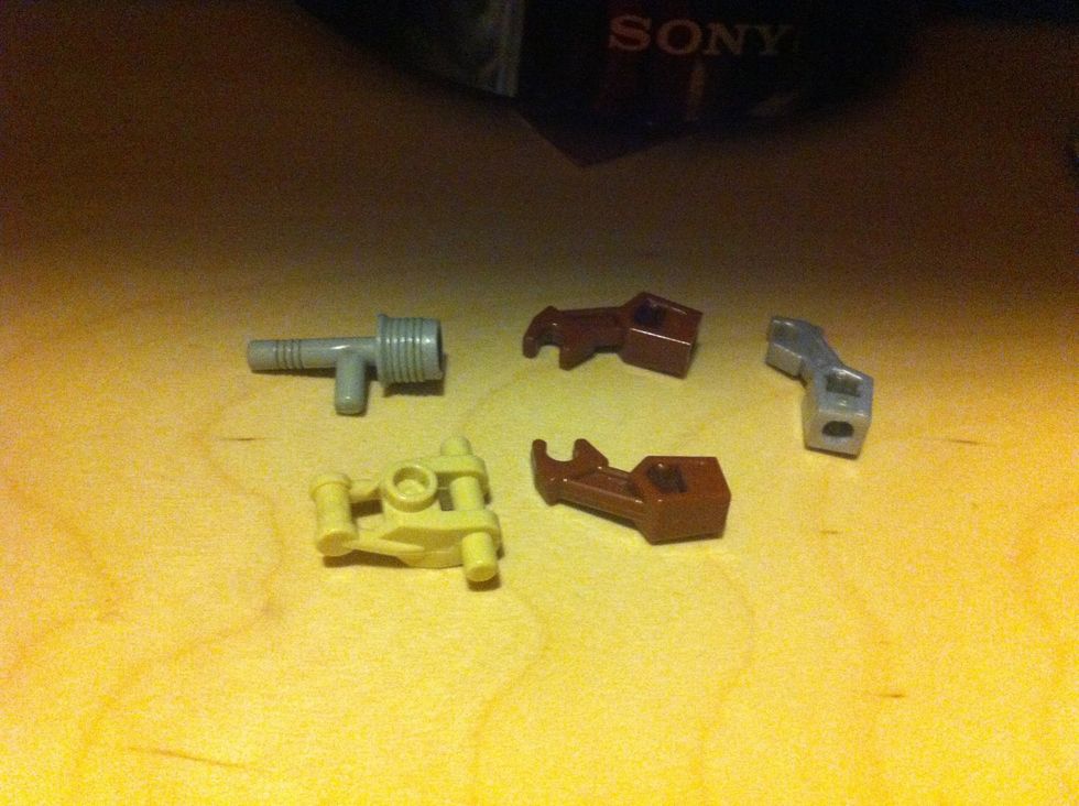 You need one droid body 3 claw type pieces and 1 gun
