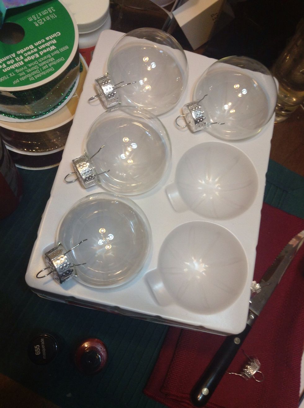 You need these clear ornaments, I'm pretty sure you can find them at any craft store.