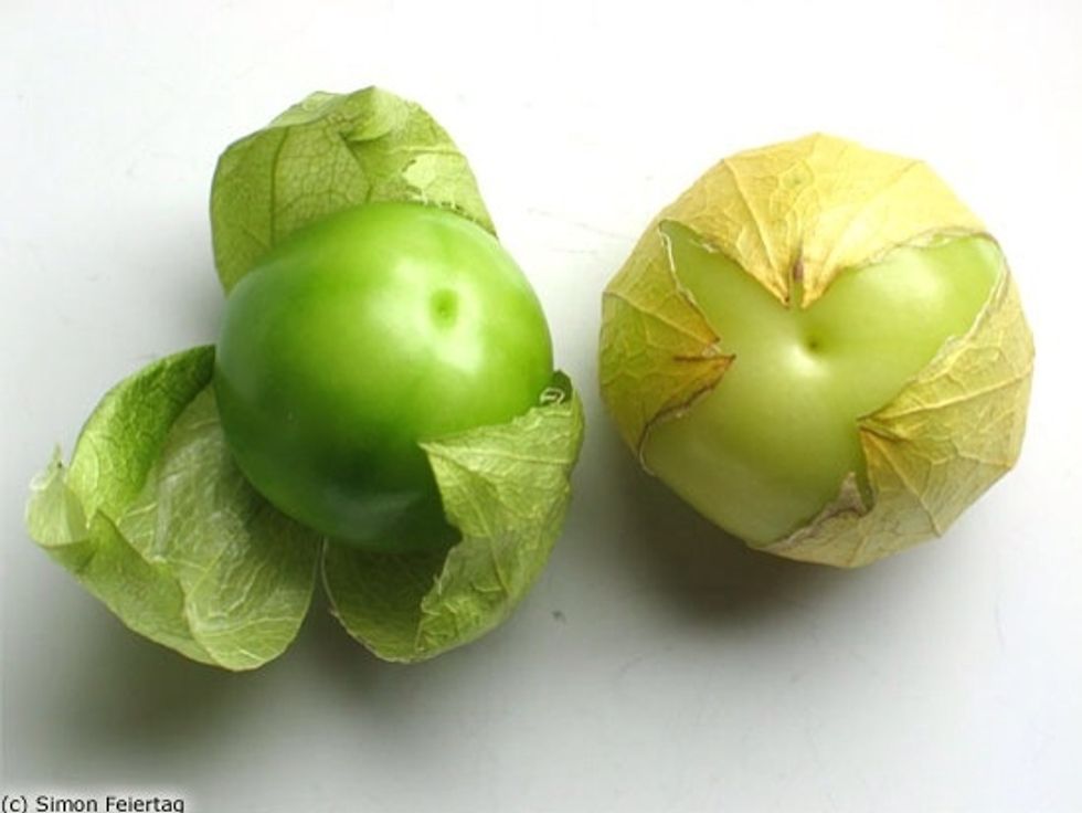 You need to peel with your hands the 5 green tomatoes.