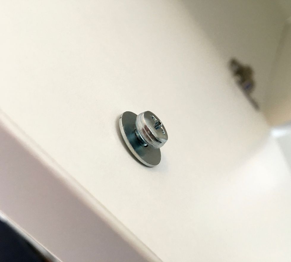 You need to put a normal washer between the door and the 25mm screw. Otherwise the screw would damage the LEGO brick