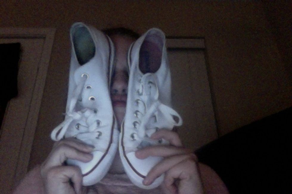 You need your shoes, also this works for any kind of Converse am just using white!