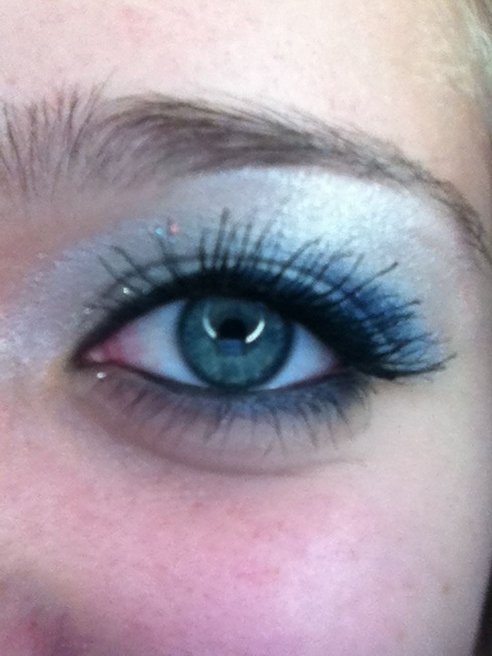 You now have successfully captured the Taylor Swift eye makeup look(: