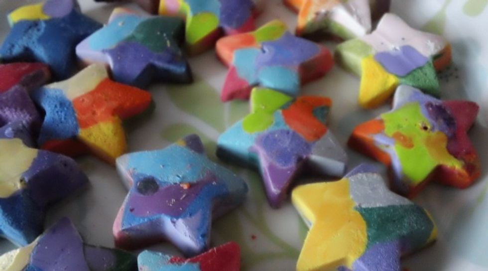 You should end with beautiful tie-dye crayons. Don\u00b4t worry if some crayons break, they can still work.