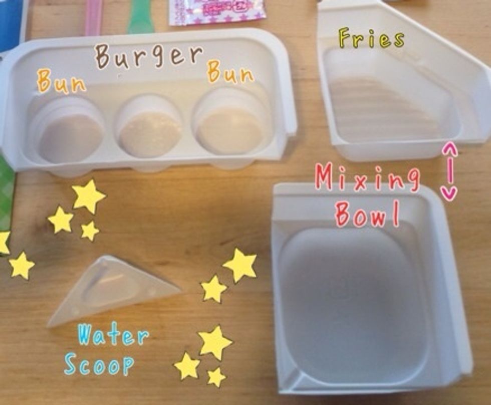 You should have 4 small trays now *^~^*