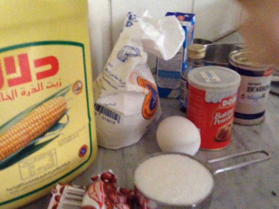 You should have (oil,all purpose flour,egg,milk,baking powder baking Soda ,vanilla extract,sugar,salt