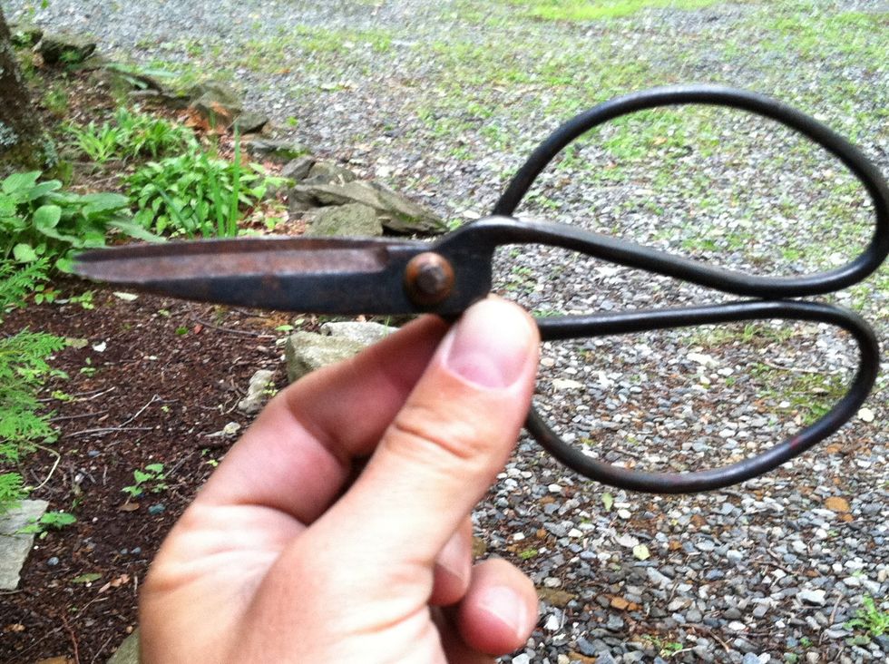 You should have plenty of tape left, so bust out the scissors.