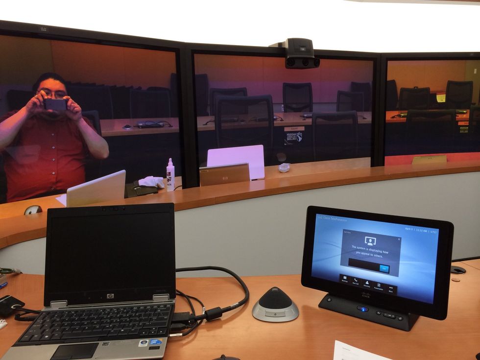 You should see yourself on the Screen. It may automatically disconnect you after 10 seconds.