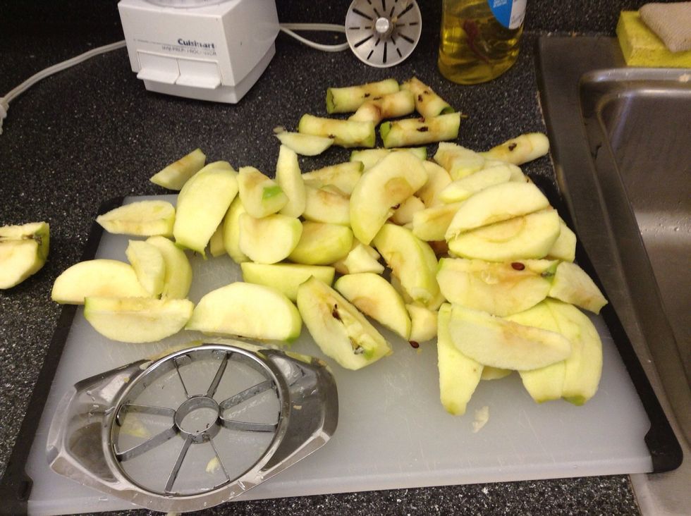 You then are going to core and slice your 10, peeled apples