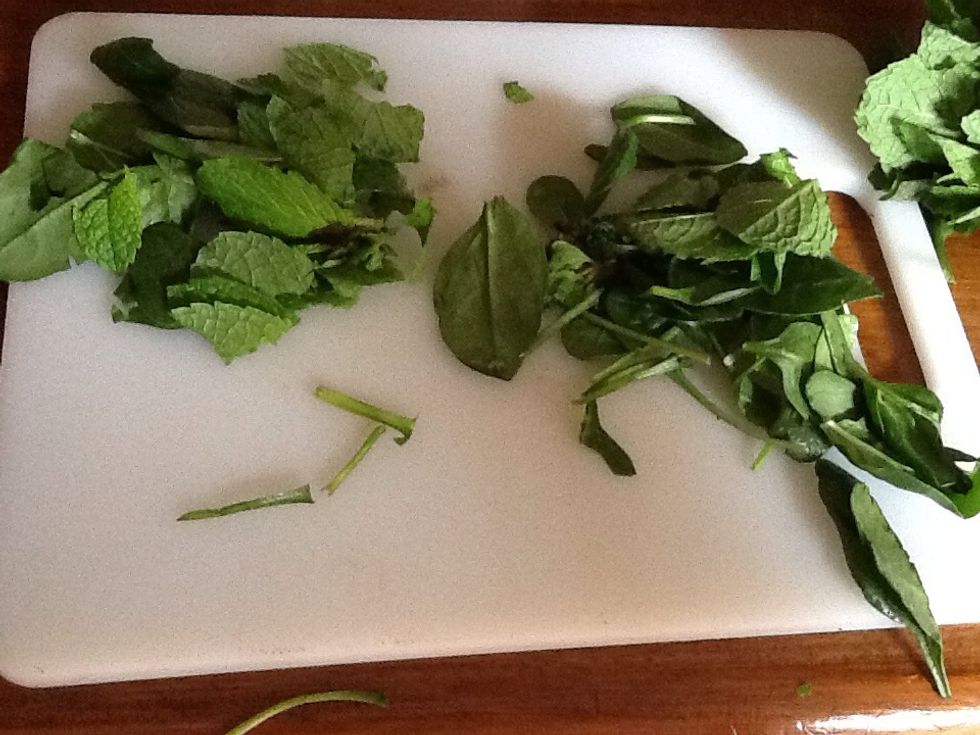 You then cut off the ends of the mint leaves and spinach while the butter is melting!