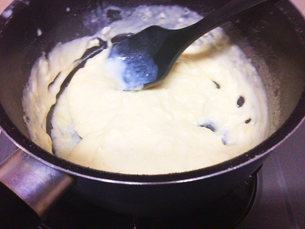 You wanna be really careful cause it can burn easily! Mix it continuously and keep an eye on it. It should get to the stage of the picture in 1-2 minutes after adding the cheese. Kill the heat!