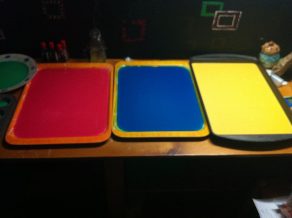 You want only a thin layer. You are now drying out the mixture so you are left with coloured corn starch.