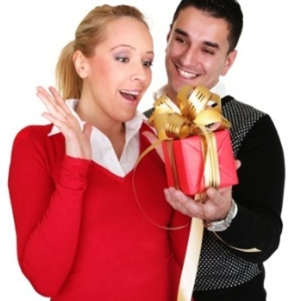 You want something, which will not dig a deep hole in your pocket, but at the same time be unique and special in its own right, so that years from now when she looks back on her birthday