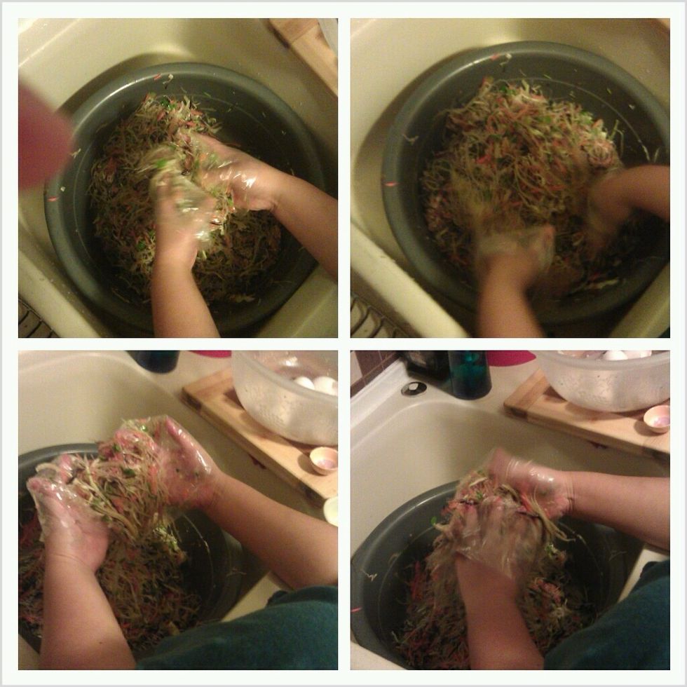 You want to mix really well so the meat and sauce is evenly distributed.