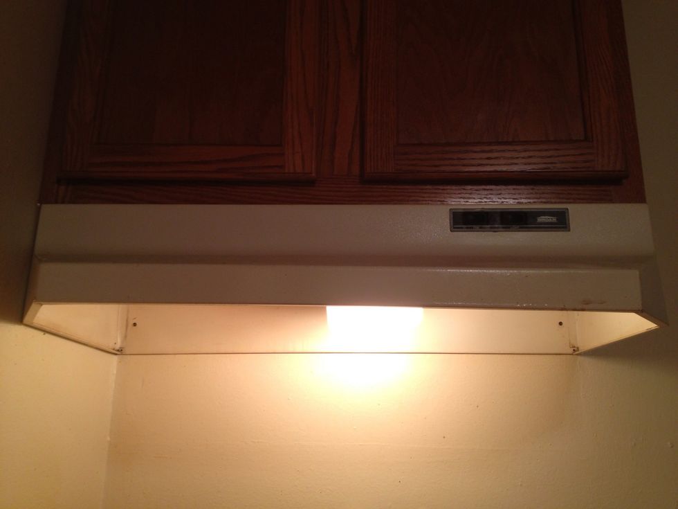 You want your fan on high, especially if you have a stubborn smoke alarm like me. I have the light on as well.