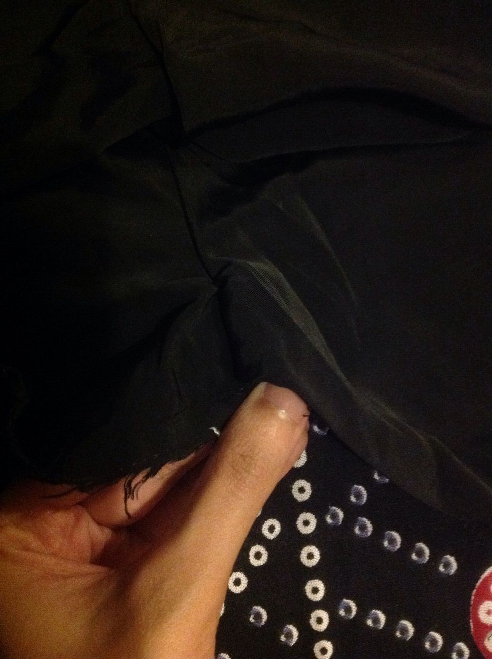 You will have this piece of cloth that stands in the middle at the fork, we will be cutting this off.