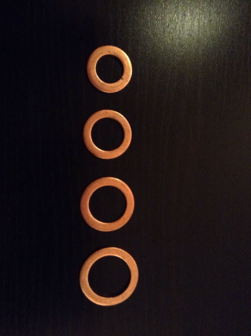 You will need 25 brass washers. If you choose to follow my pattern you will need four different sizes. (Use small washers to build it up) 4S-2M-3L-7XL-3L-2M-4S.