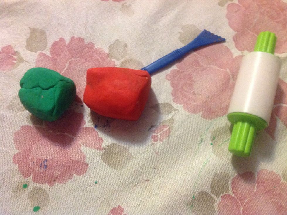 You will need :2colors of play-dough 1 plastic knife 1 rolling pin