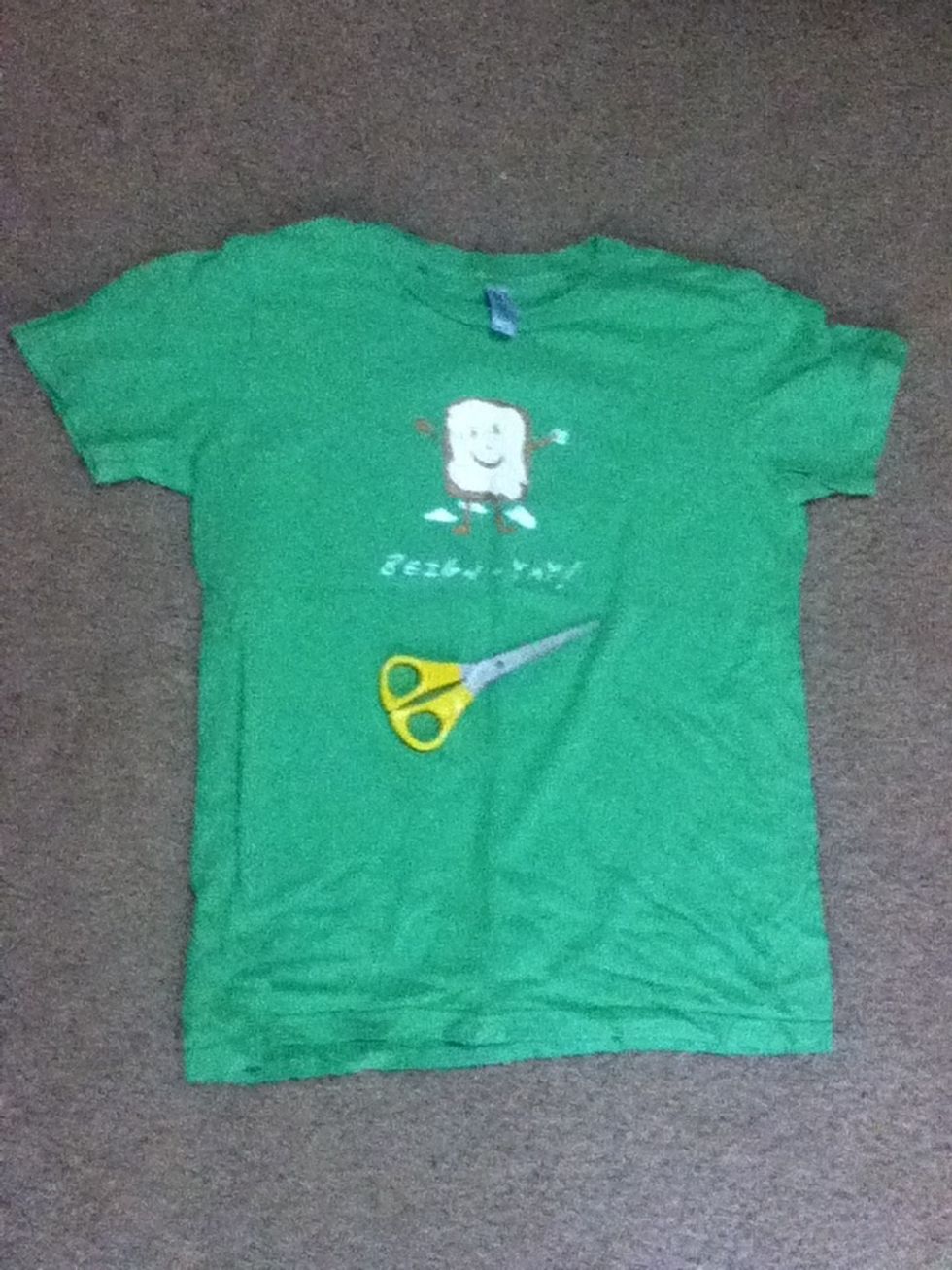 You will need a t-shirt and scissors