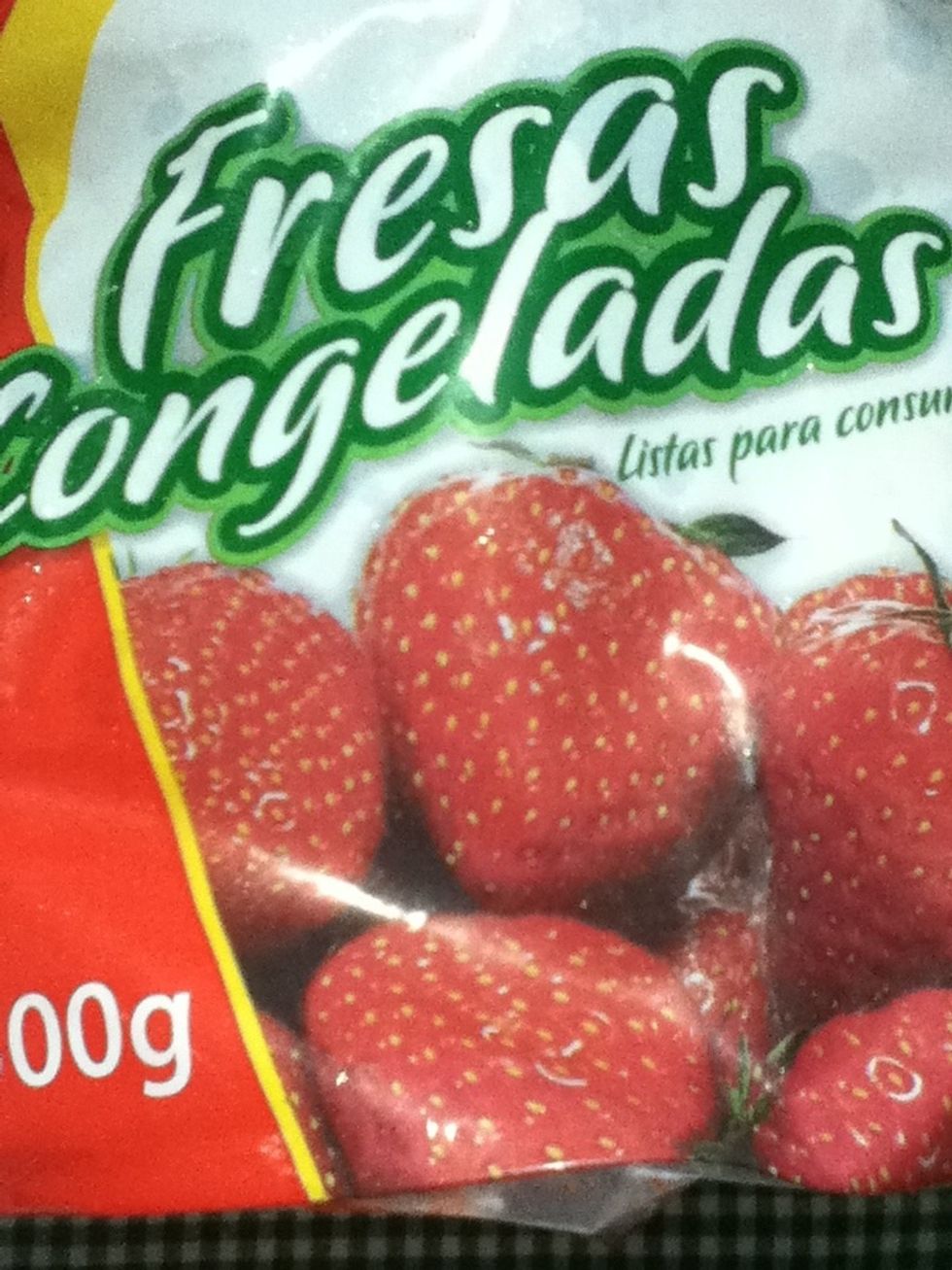 You Will need, strawberrys, im using frozen strawberrys but You can use normal strawberrys too.
