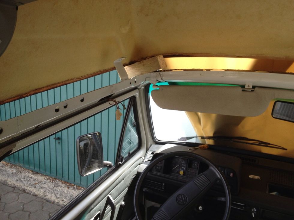 You will now be able to pop the roof out of its front position.