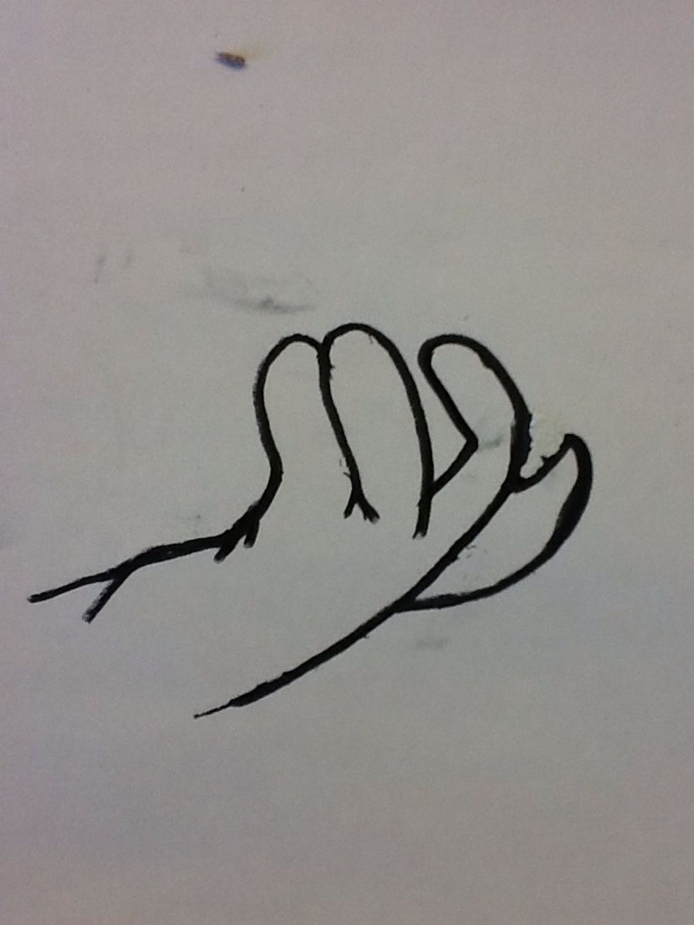 You will now draw in the ring finger and pinky, then sketch in the palm of the hand and the wrist.