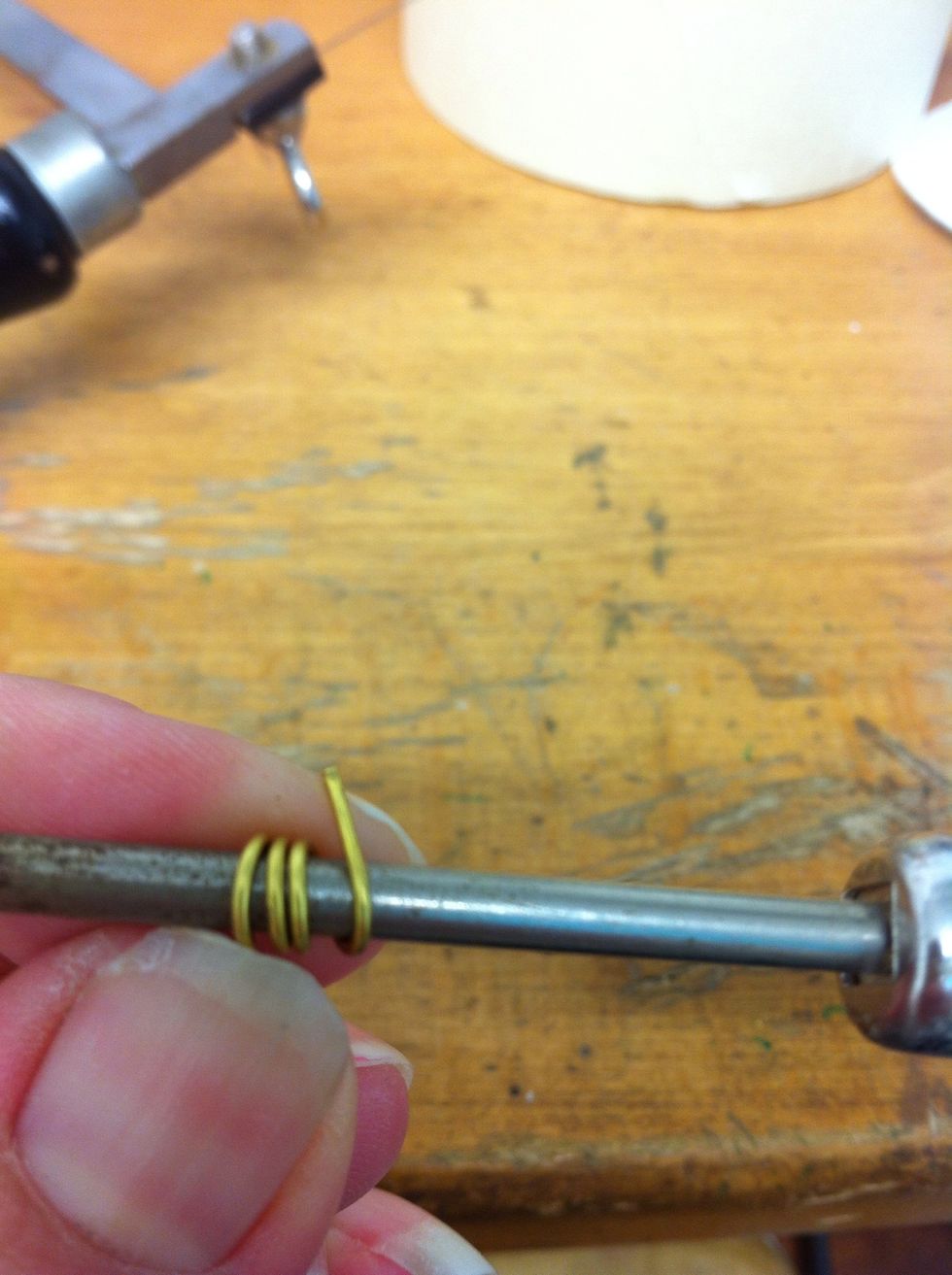 You wind around the metal string on the pole- make sure to make it tight and close!