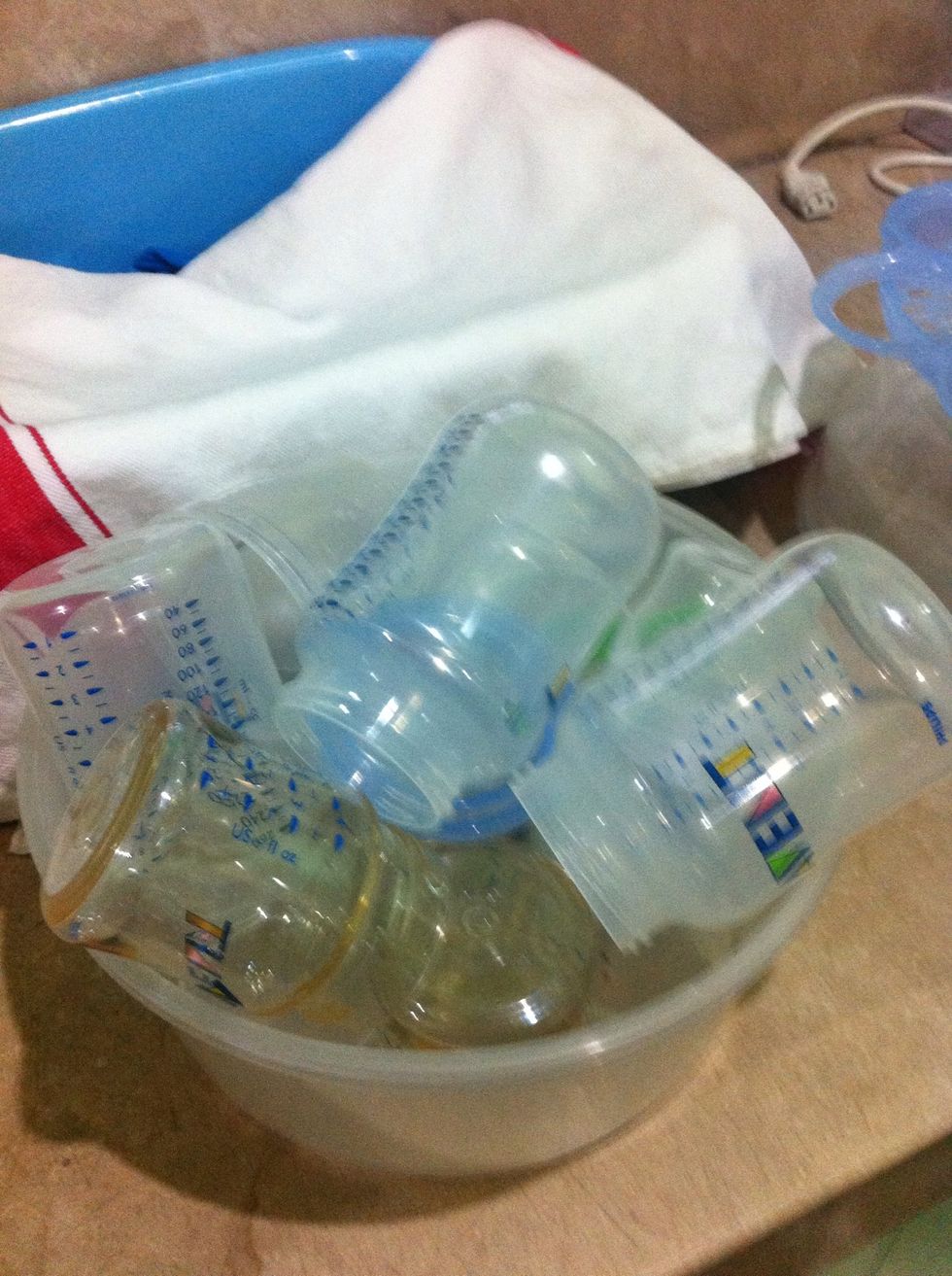 Your Baby Avent Bottles that has been washed with soap and rinsed. Ready for sterilizing!:)