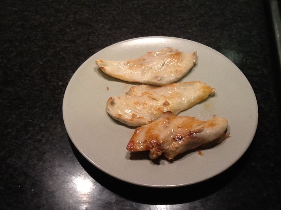 Your chicken would look like this. Remember: do not put the fried chicken on the same plate which you have put the crude chicken.