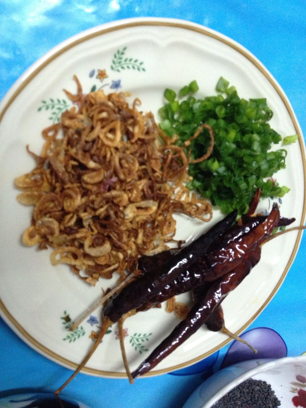 your deep-fried shallot and dy chilli here :) if you have spring onion, you can slide them into tiny pieces and put them all in a plate.. we will use them to decorate on the rice vermicelli later :)