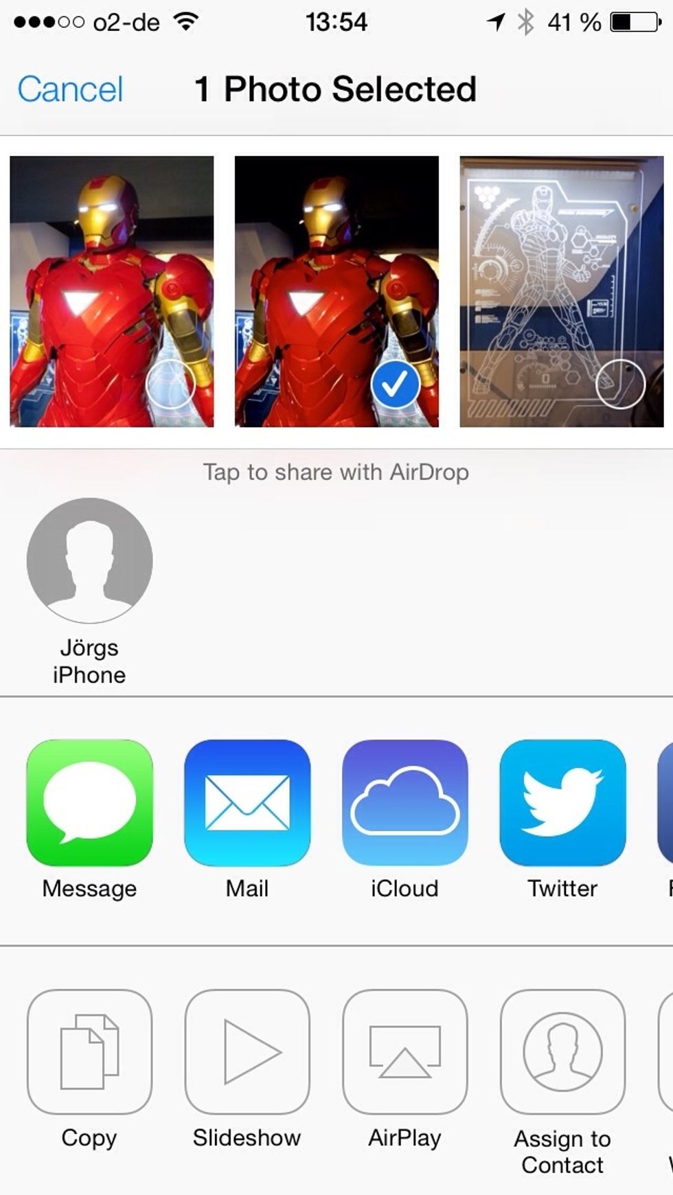 Your friend's iPhone will show up righ below the selected photo.