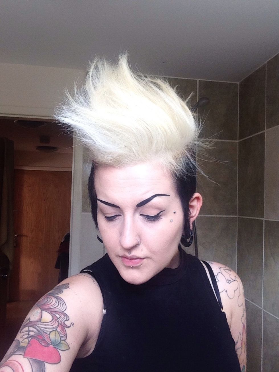 Your left with something like this, then use the vo5 texturising powder, sprinkle a small amount to the front of the hair and rub In