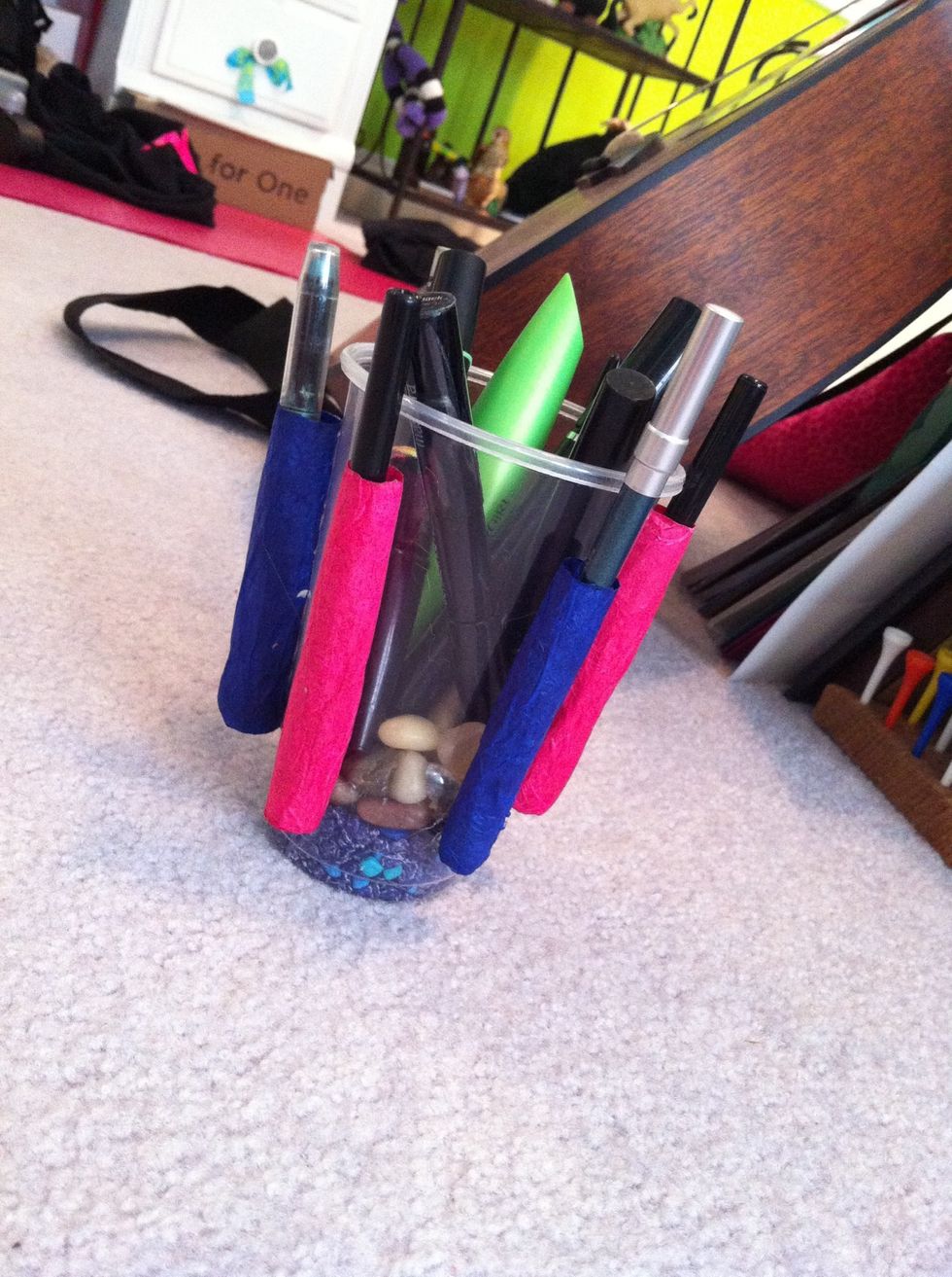 Your mascara can go in the cup. This is sorta what it should look like