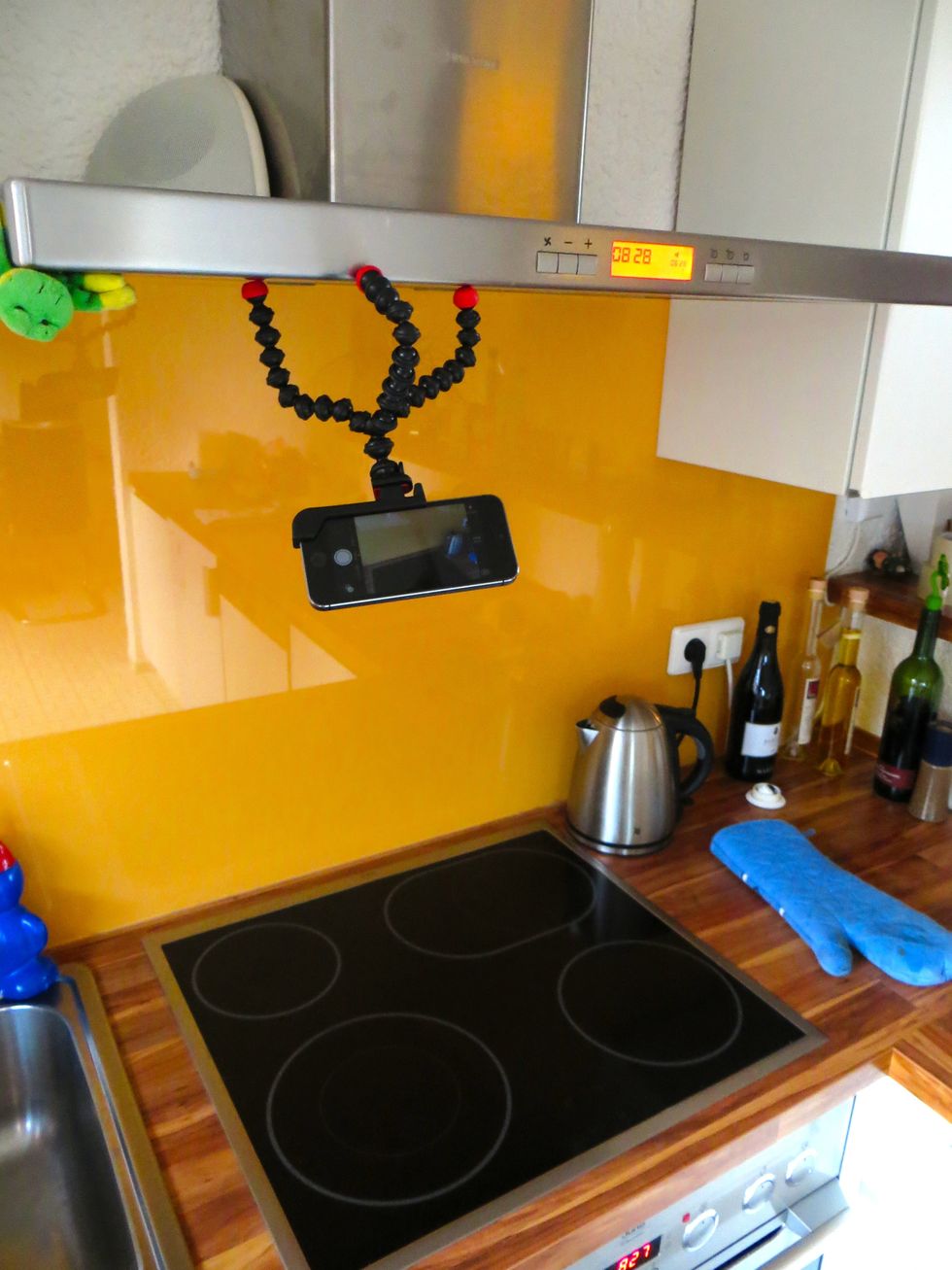 Your next cooking guid will be great as well. Stick it to the cooker hood and film your every move with the iPhone.