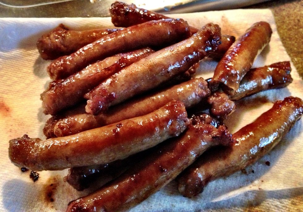 Yum! Now the sausages are done! Place on some paper towels to drain & cool off for a minute or two. Leave the pan on, we're about to make gravy!