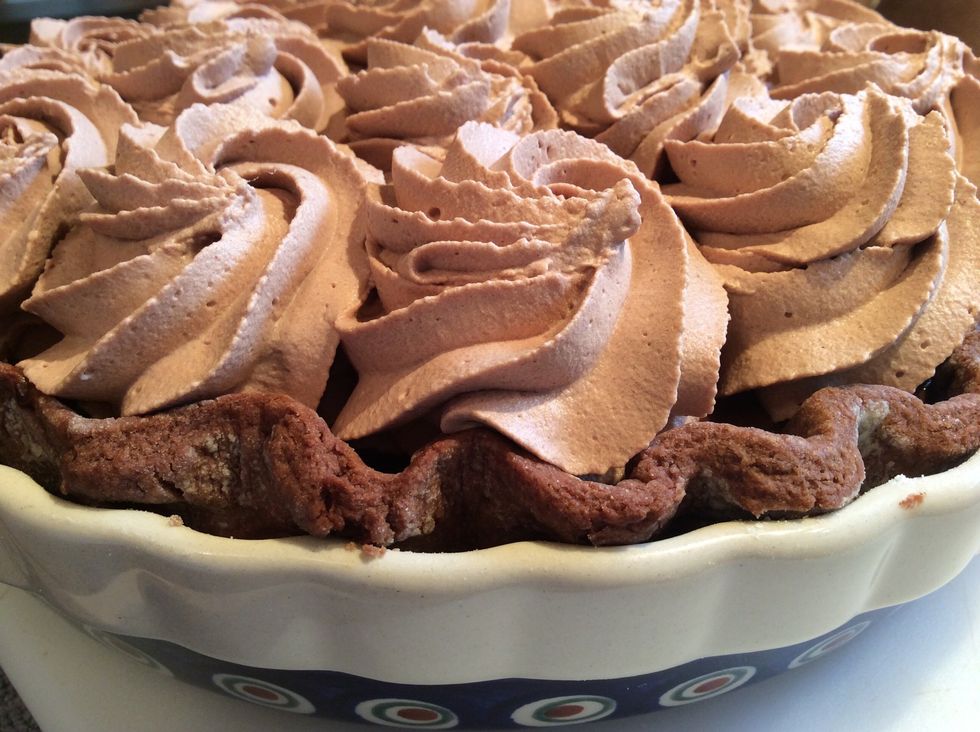 Yummy, almost done! If you don't have a pastry bag, just scoop the whipped cream on top of the pie and use a spatula to decorate the top of the pie.