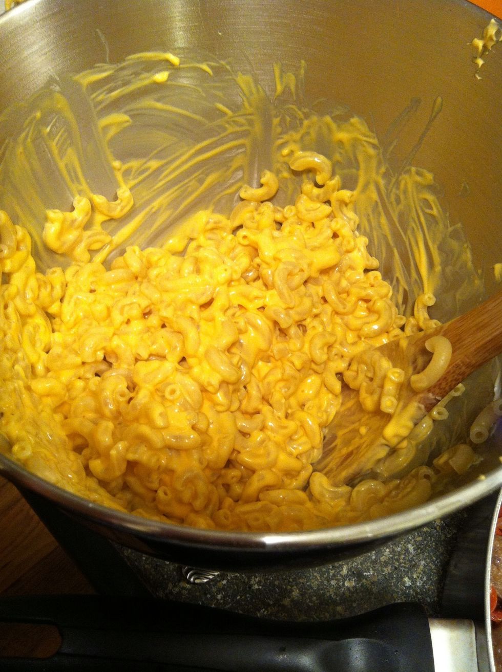 Yummy! As a side note, you could leave out all the meat and just eat the Mac n cheese like this. It's fabulous.