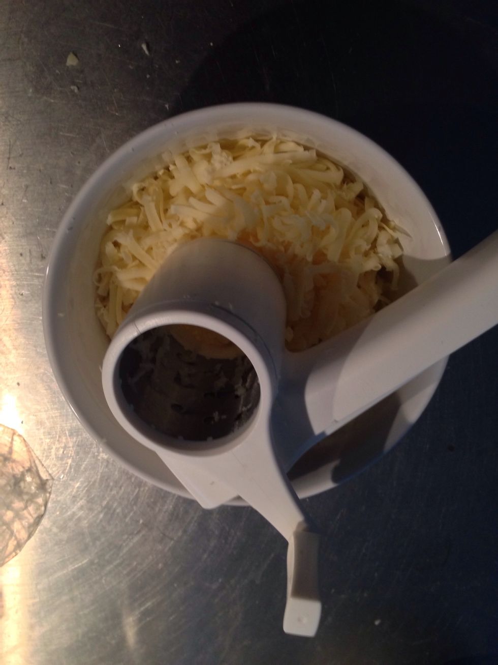 ... z. B. mit der Kurbelreibe von IKEA.