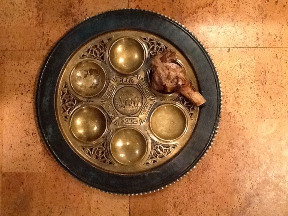 Z'roa - A roasted lamb shank bone which was used as the Passover offering from the time the Temple stood in Jerusalem. Vegetarians often substitute a roasted beet.