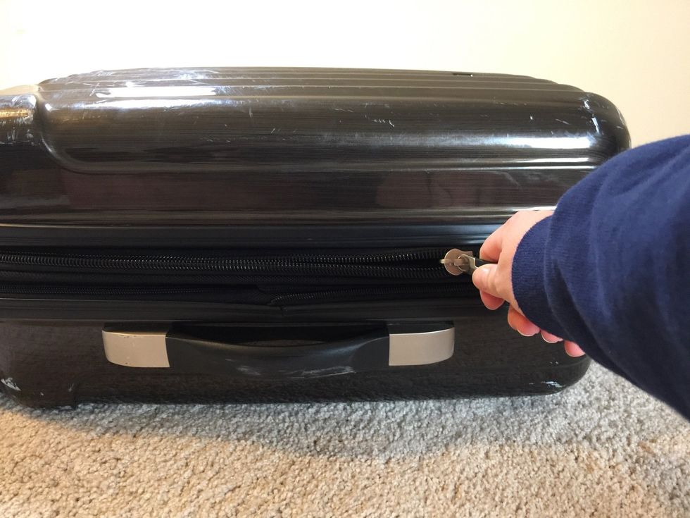 Zip up your suitcase!