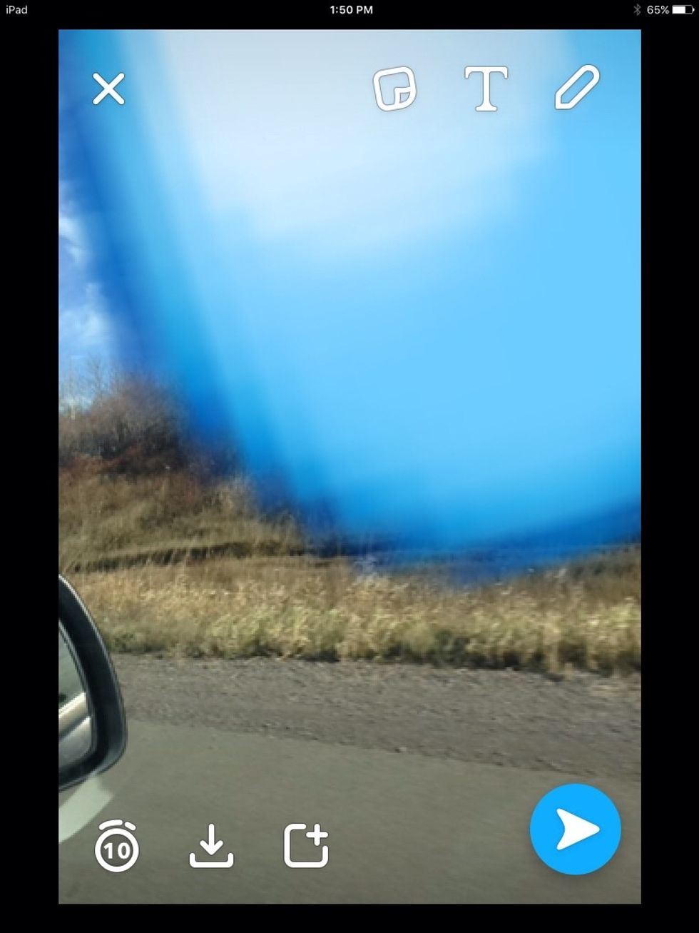 Zoom in on the edge of the Emoji.